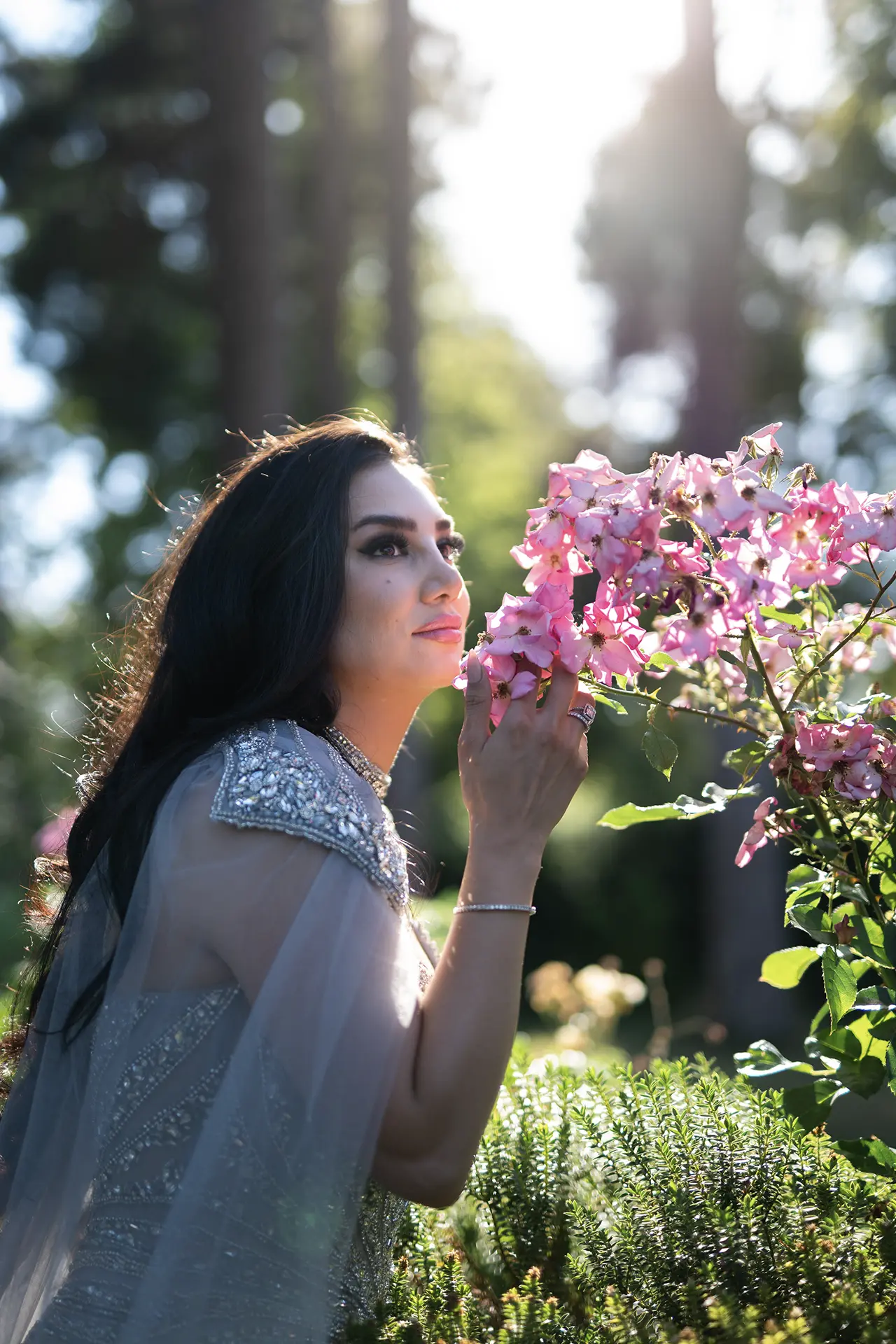 Hochzeitsfoto einer Braut mit Blume